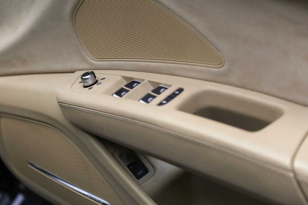 Audi A8 L window adjustment controls