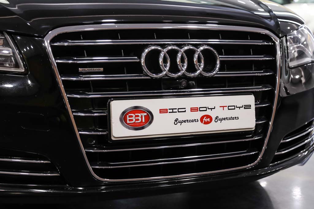 Audi A8 L grille