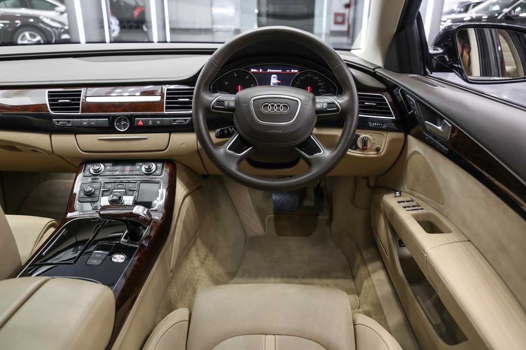 Audi A8 L steering wheel
