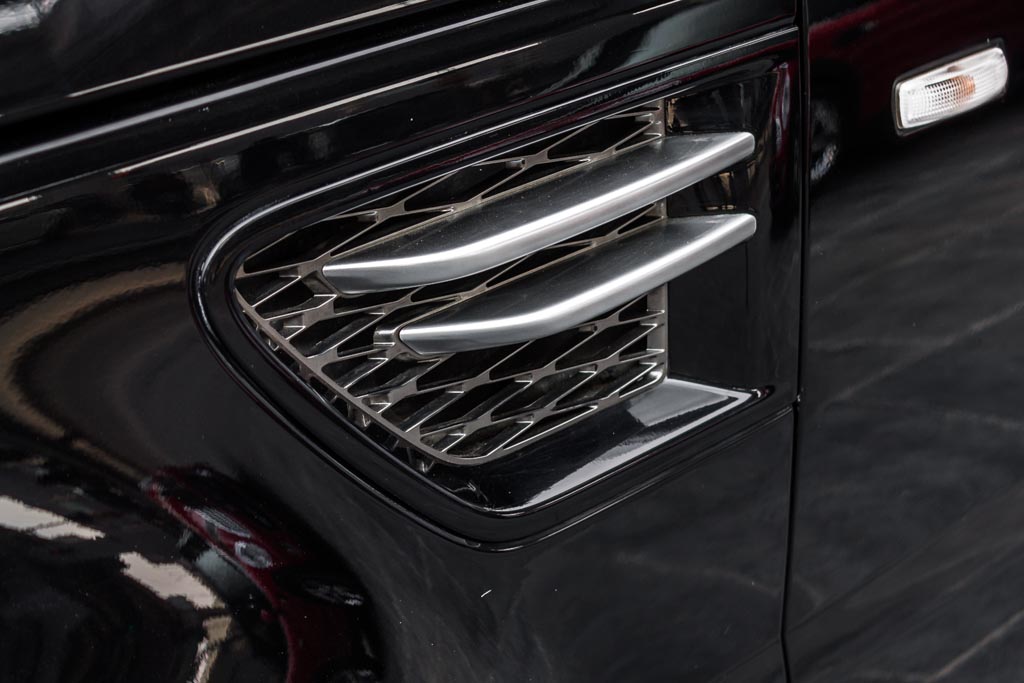 Range Rover Sport SE Wing Intakes