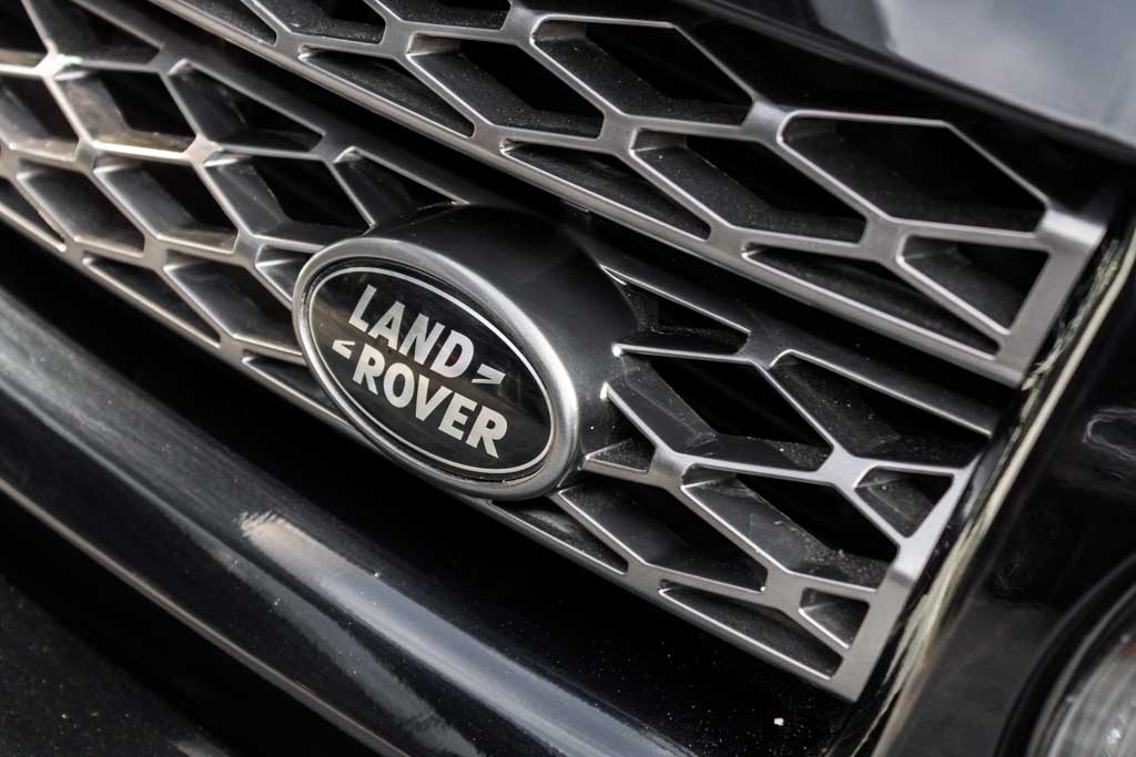 Range Rover Sport SE grille
