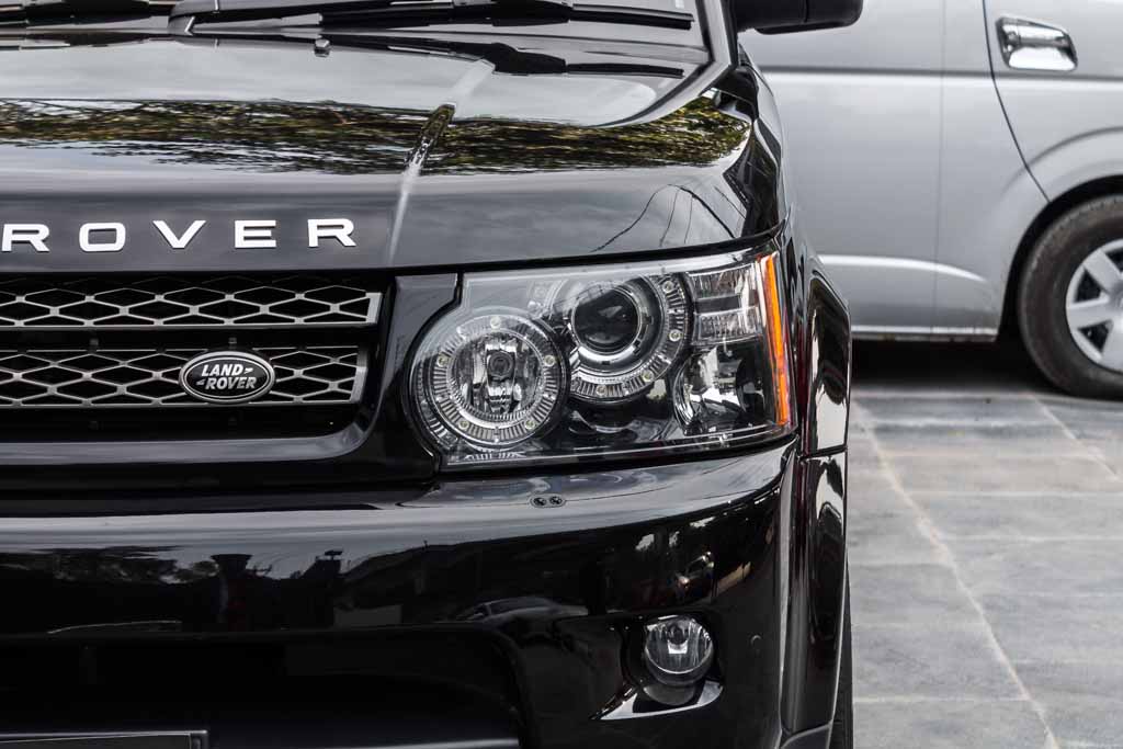 Range Rover Sport SE headlight