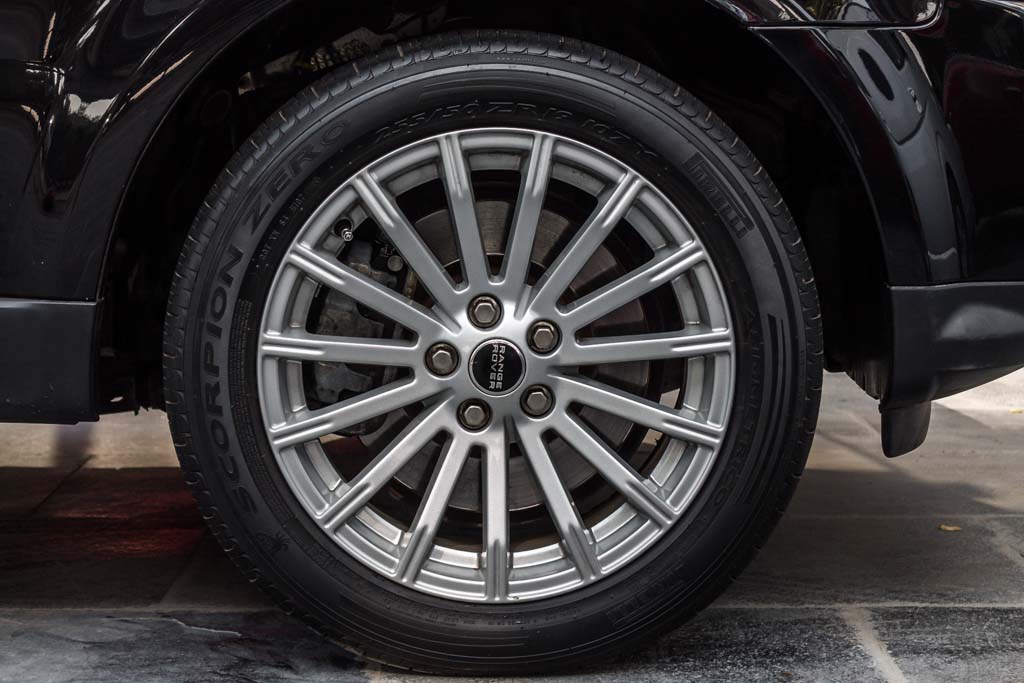 Range Rover Sport SE wheel