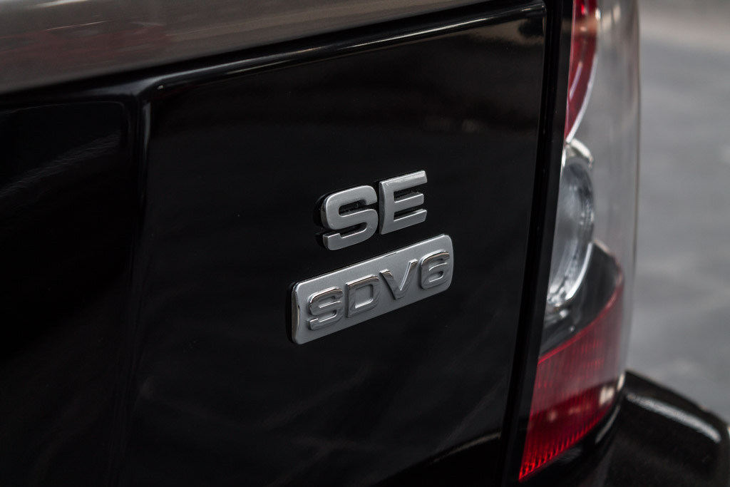 Range Rover Sport SE model and badging 1