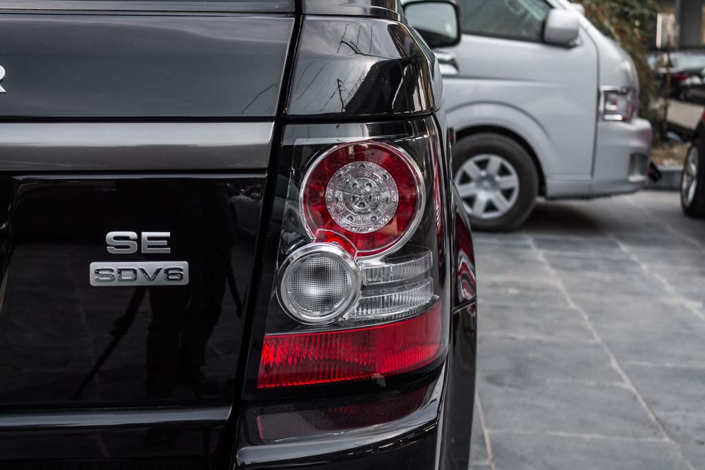 Range Rover Sport SE taillight