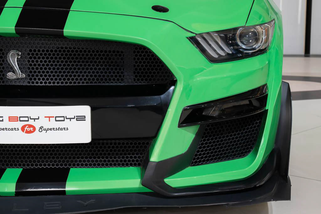 Ford Mustang (w/ Shelby GT500 Bodykit)