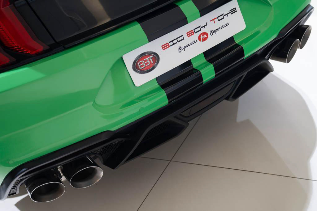 Ford Mustang (w/ Shelby GT500 Bodykit)