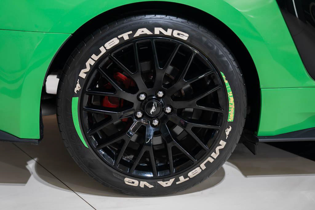 Ford Mustang (w/ Shelby GT500 Bodykit)