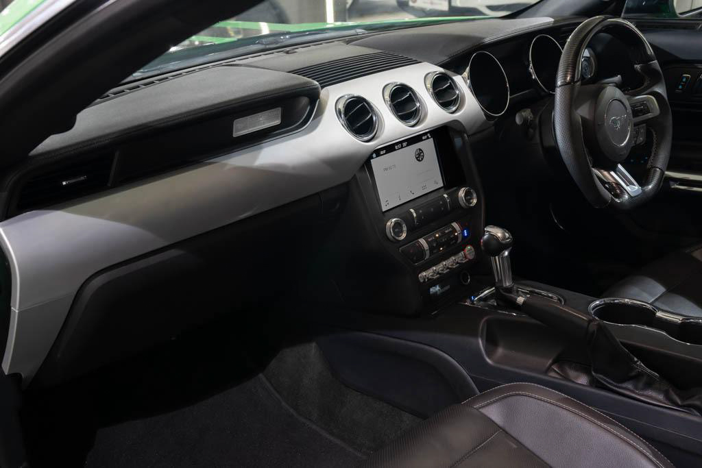 Ford Mustang (w/ Shelby GT500 Bodykit)