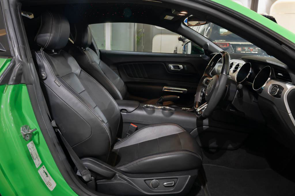 Ford Mustang (w/ Shelby GT500 Bodykit)