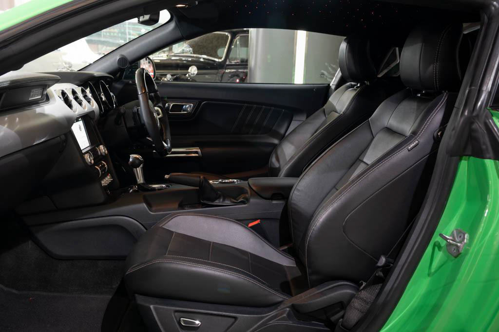 Ford Mustang (w/ Shelby GT500 Bodykit)