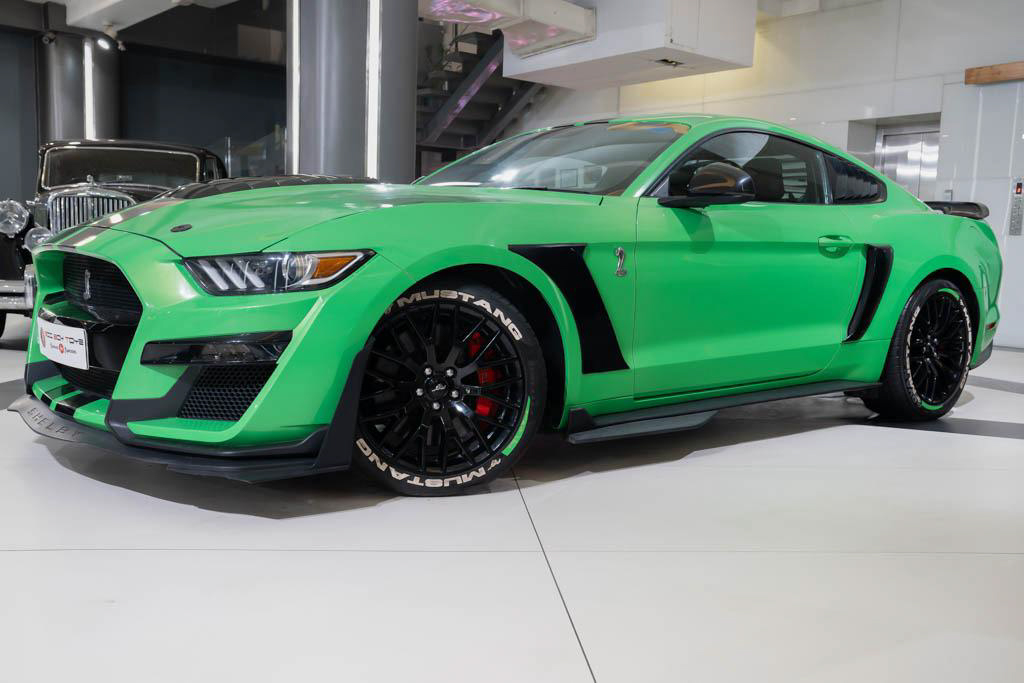 Ford Mustang (w/ Shelby GT500 Bodykit)