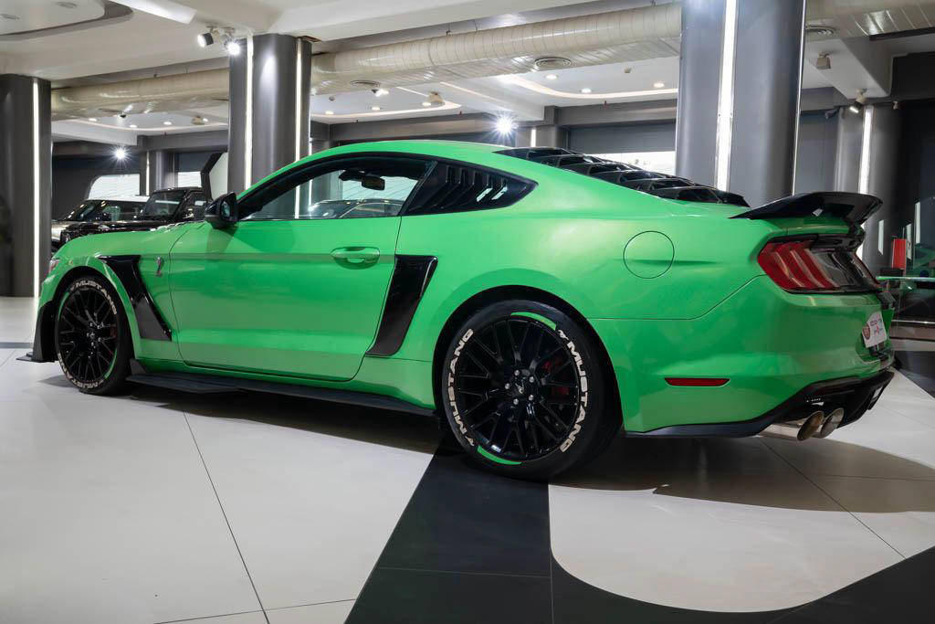 Ford Mustang (w/ Shelby GT500 Bodykit)