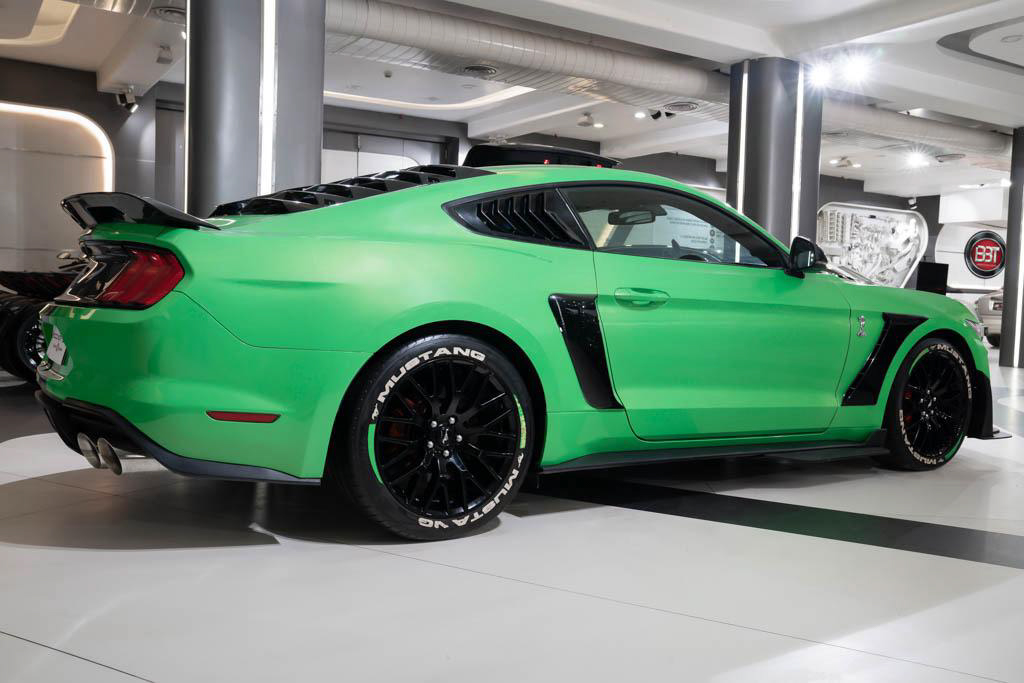 Ford Mustang (w/ Shelby GT500 Bodykit)