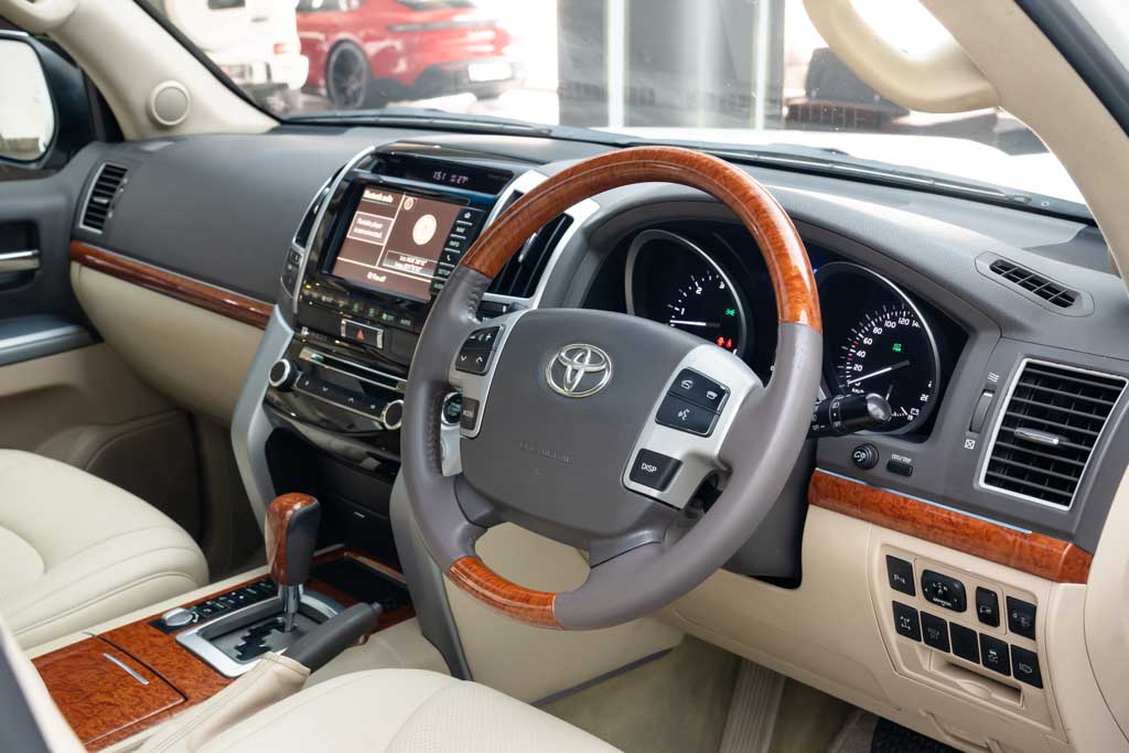 TOYOTA LAND CRUISER LC200 VX