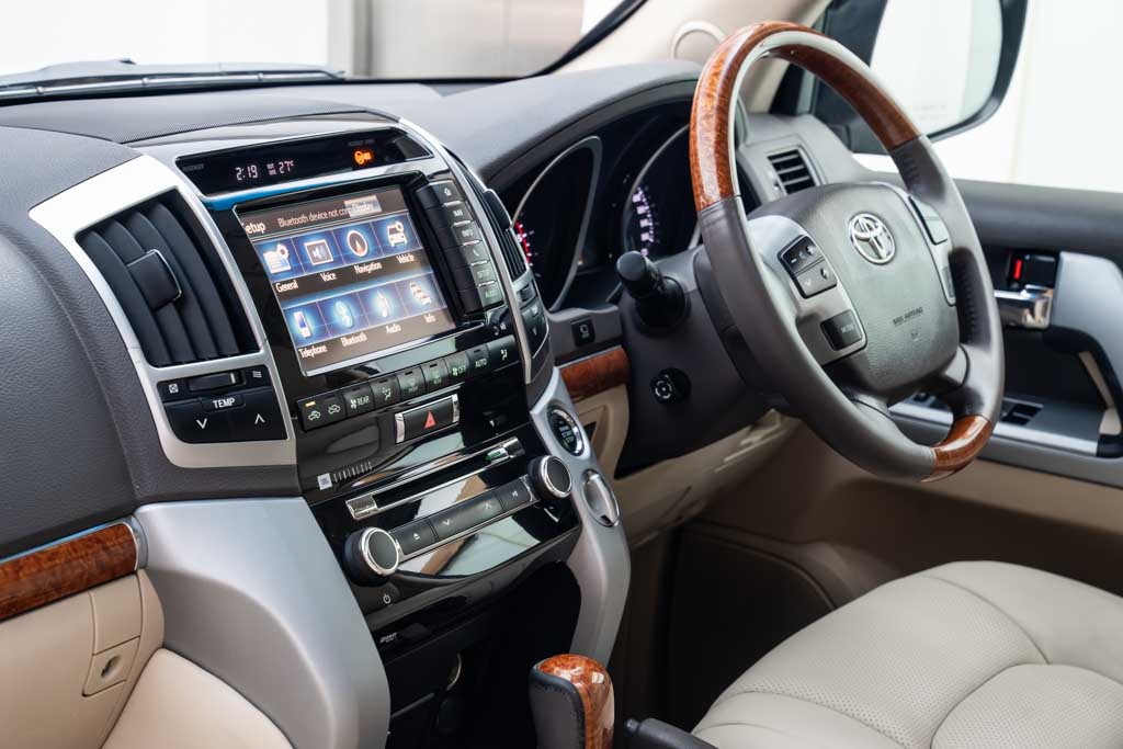 TOYOTA LAND CRUISER LC200 VX