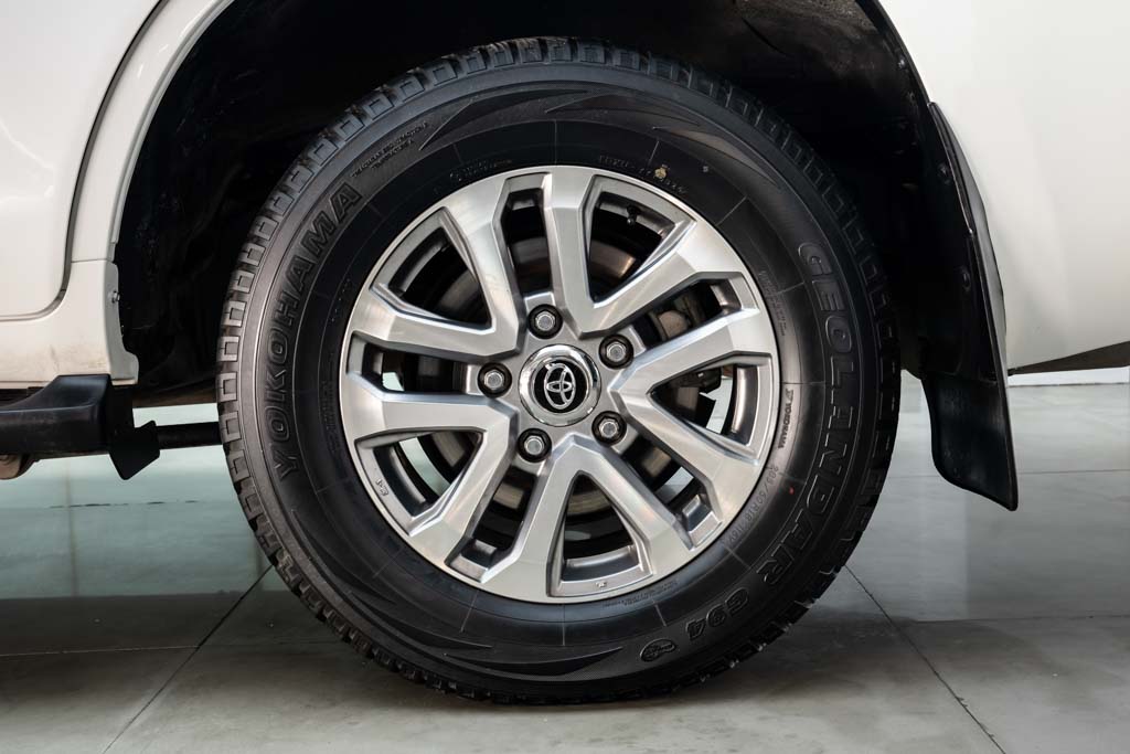 TOYOTA LAND CRUISER LC200 VX