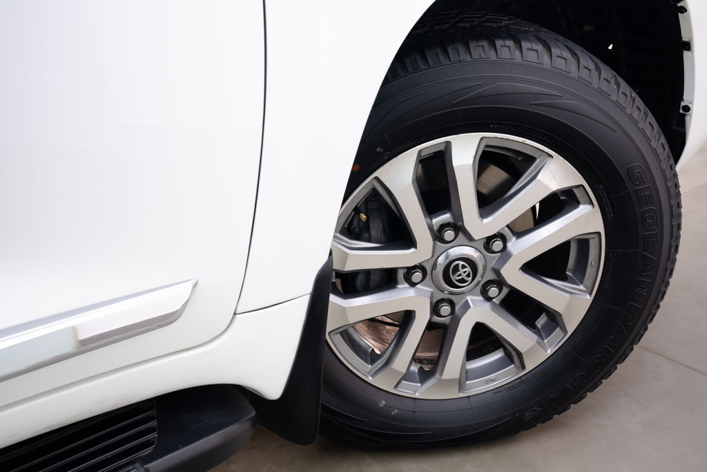 TOYOTA LAND CRUISER LC200 VX