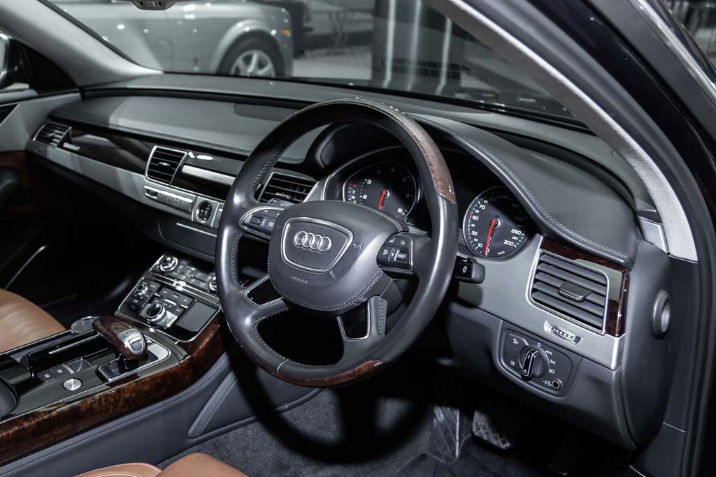 Audi A8 W12