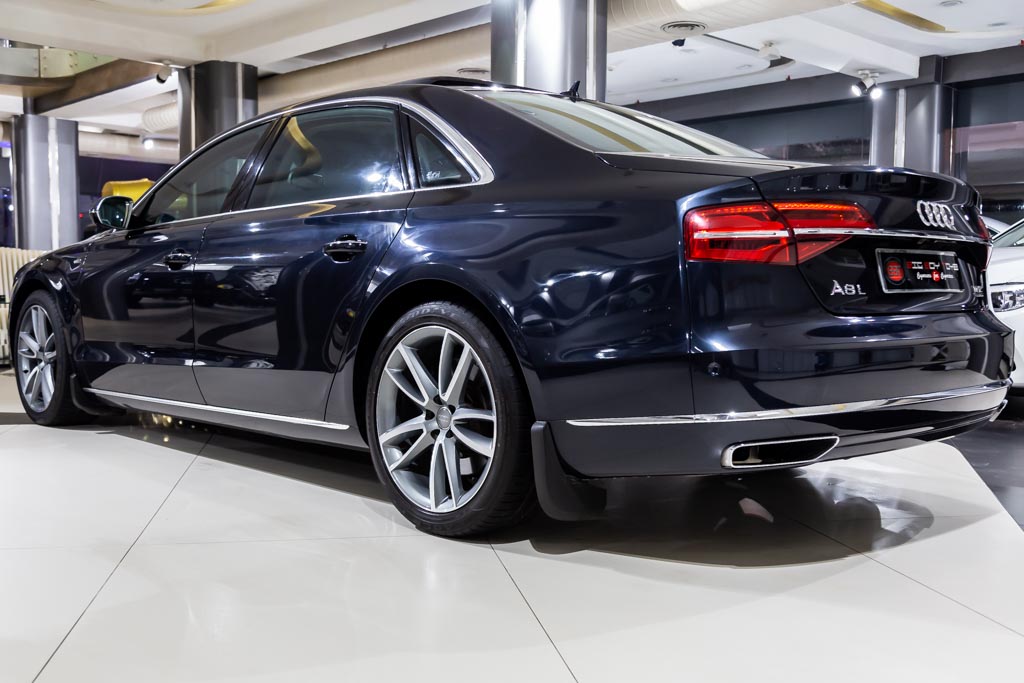 Audi A8 W12