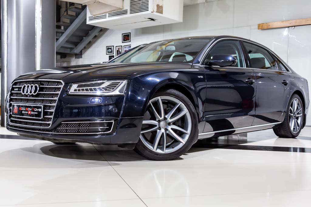 Audi A8 W12