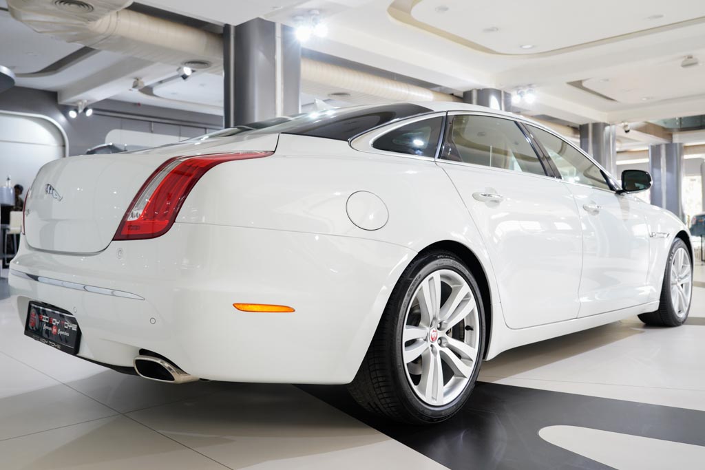 Jaguar XJL "Portfolio"