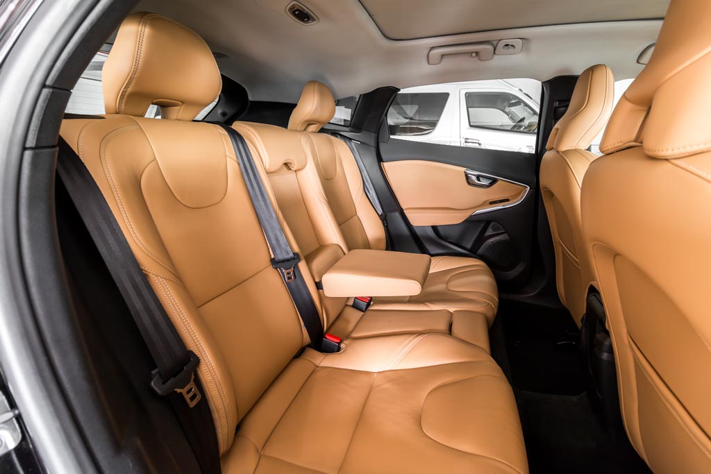 2016 Used Volvo V40 Inscription Cross Country