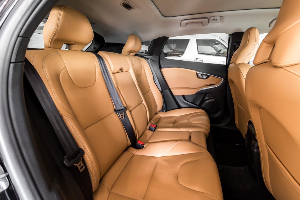 2016 Used Volvo V40 Inscription Cross Country