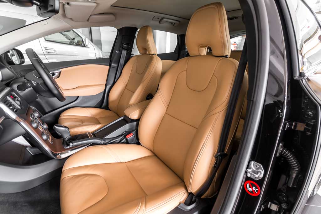 2016 Used Volvo V40 Inscription Cross Country