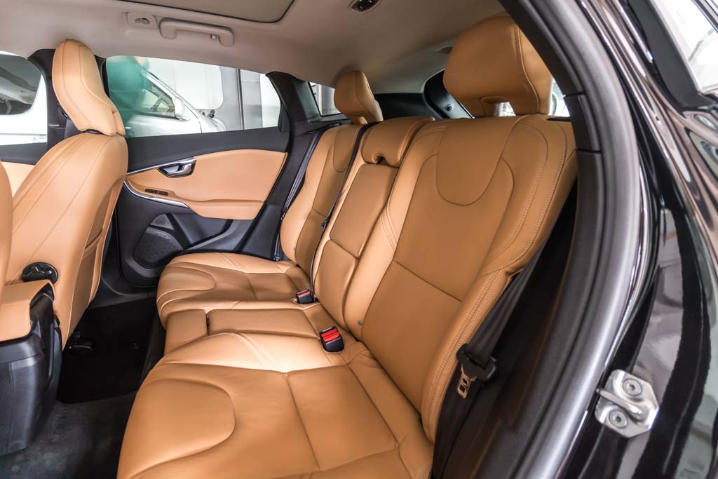 2016 Used Volvo V40 Inscription Cross Country