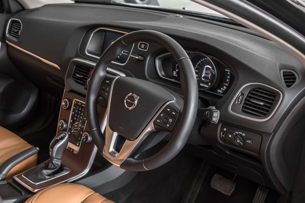 2016 Used Volvo V40 Inscription Cross Country