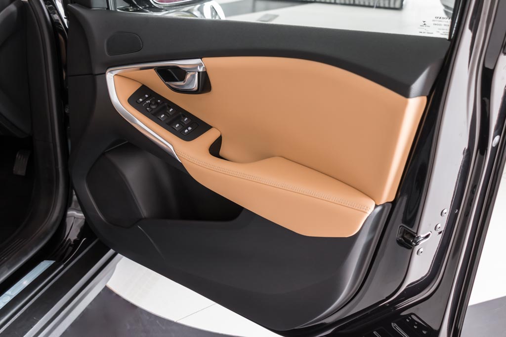 2016 Used Volvo V40 Inscription Cross Country