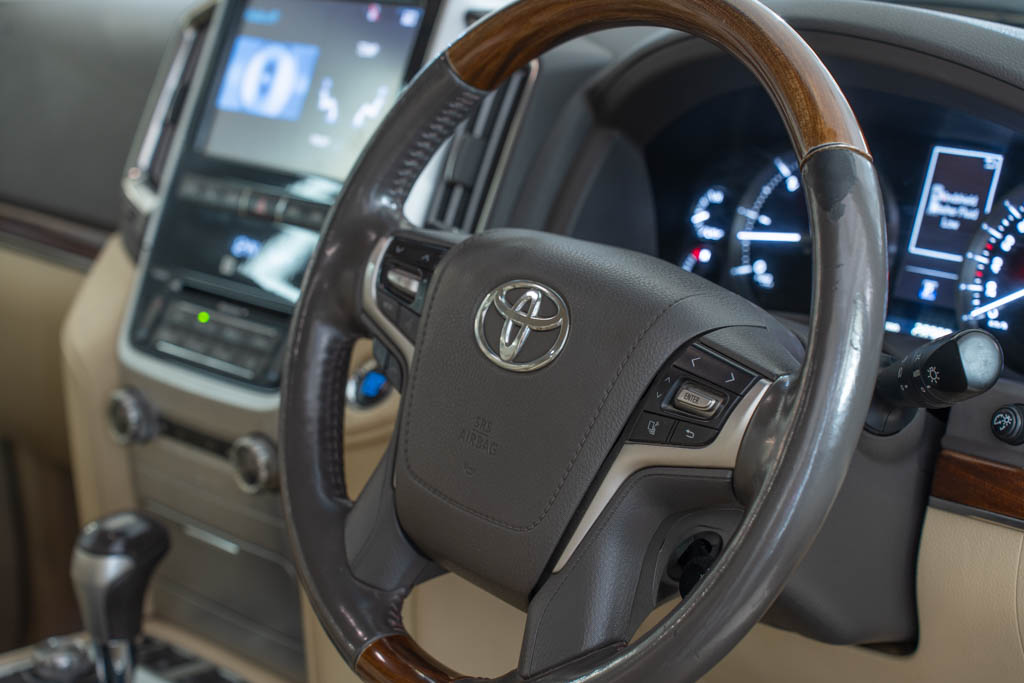 TOYOTA LAND CRUISER LC200 VX