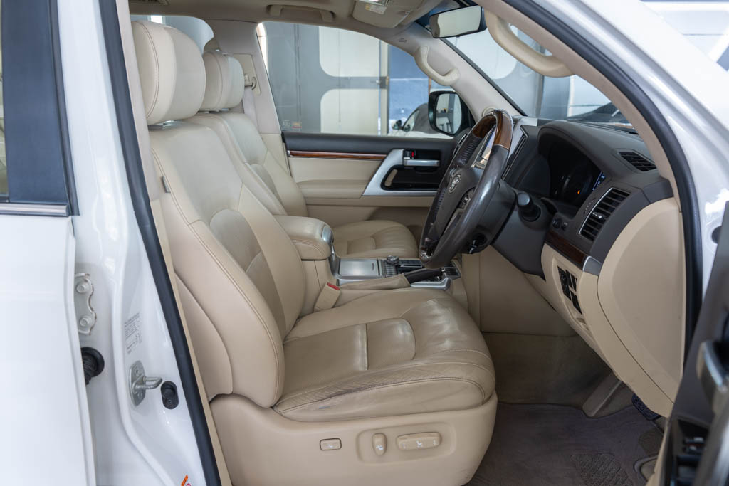 TOYOTA LAND CRUISER LC200 VX