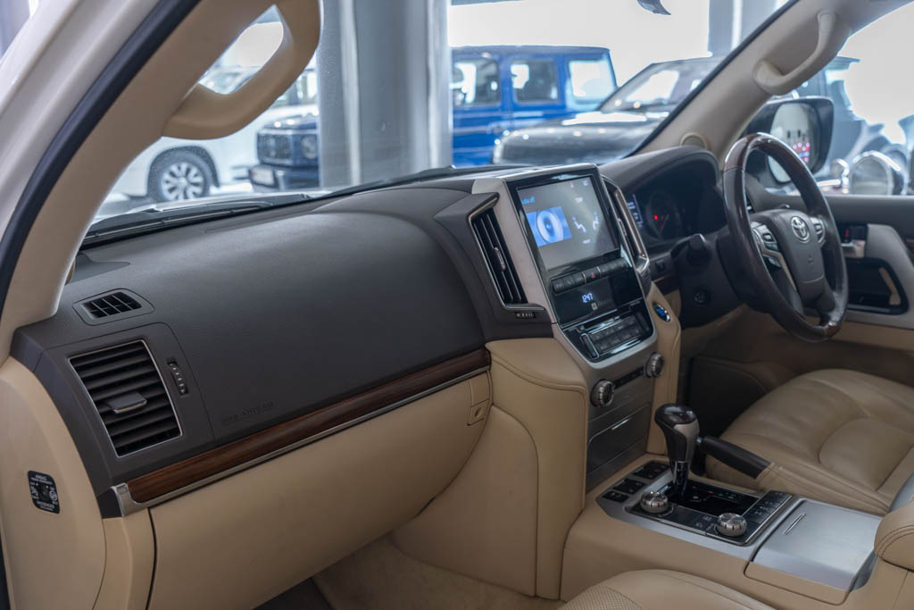 TOYOTA LAND CRUISER LC200 VX