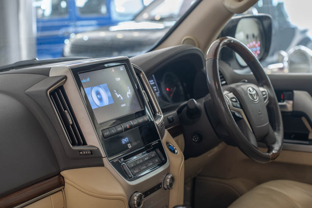 TOYOTA LAND CRUISER LC200 VX