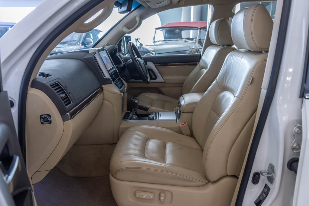 TOYOTA LAND CRUISER LC200 VX