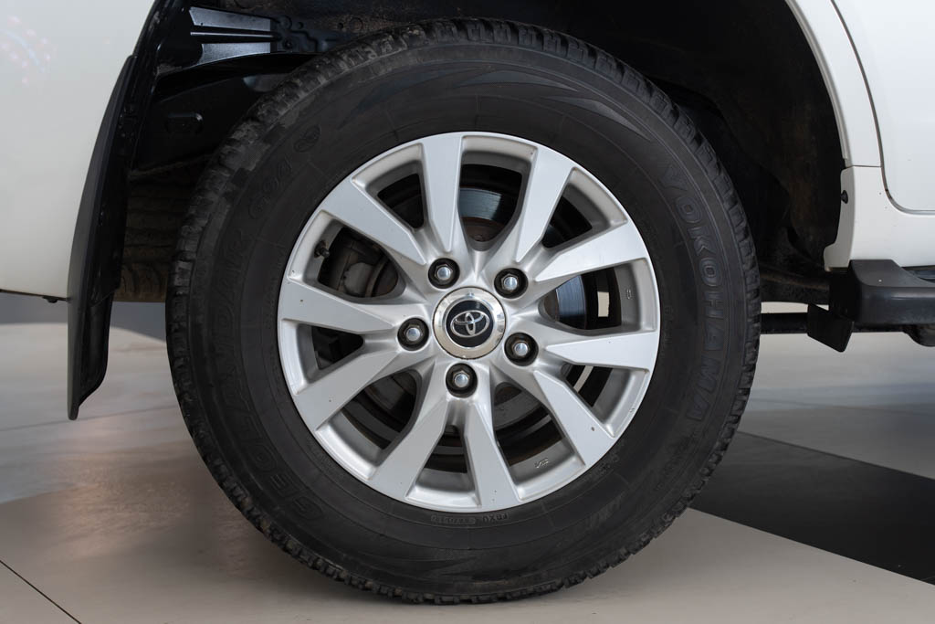 TOYOTA LAND CRUISER LC200 VX