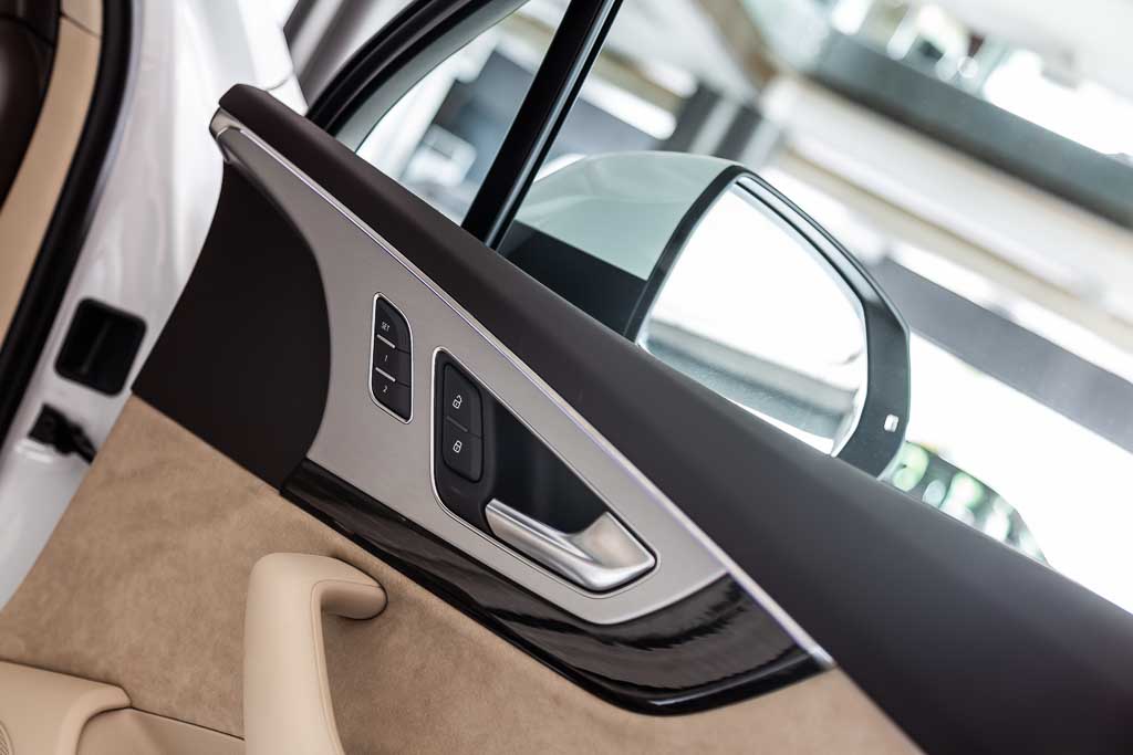 2018 Audi Q7 'Premium Plus'
