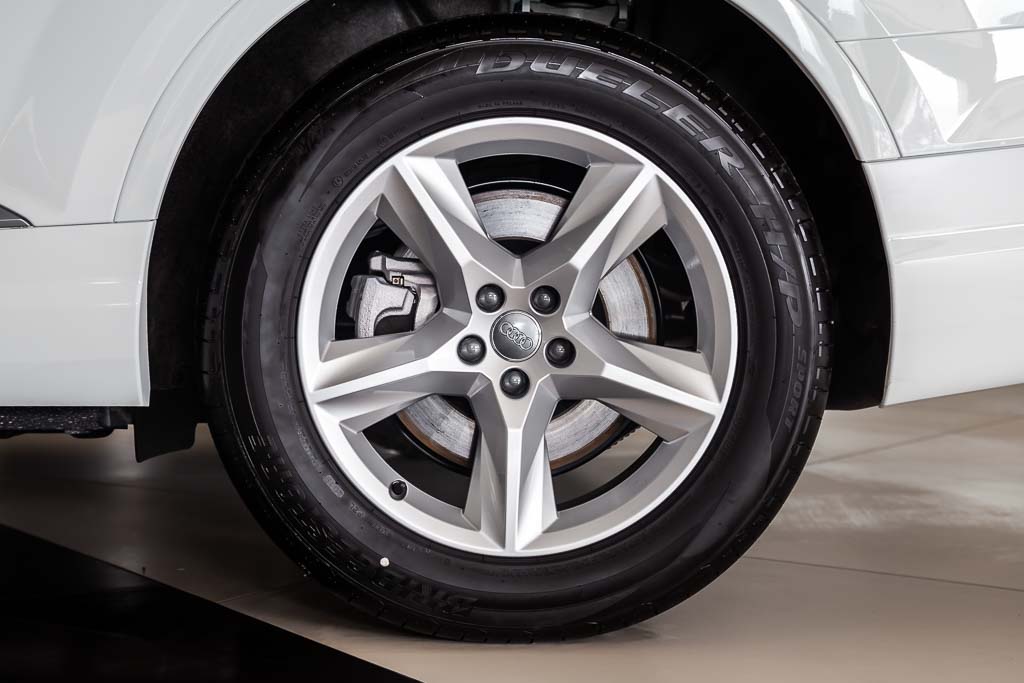 2018 Audi Q7 'Premium Plus'