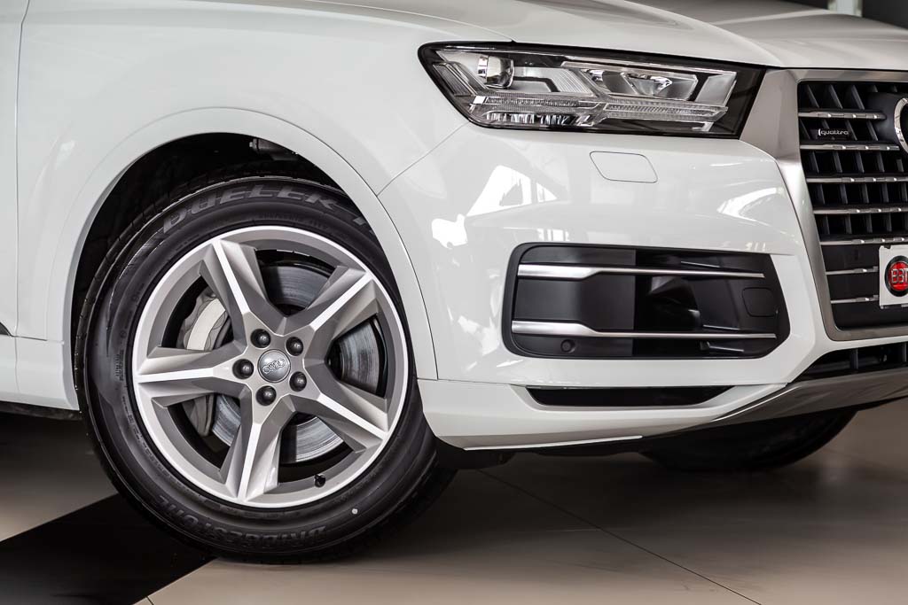 2018 Audi Q7 'Premium Plus'