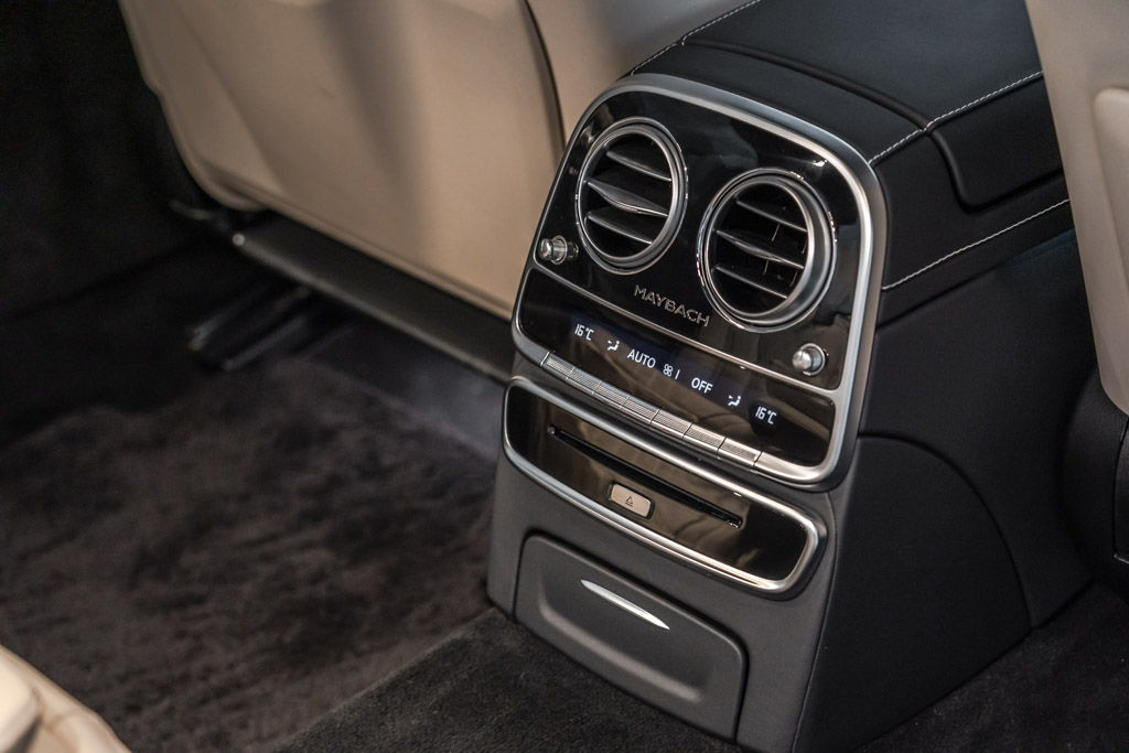 MERCEDES MAYBACH S560