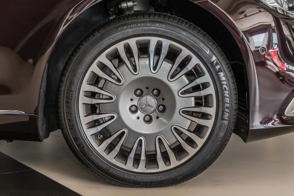 MERCEDES MAYBACH S560