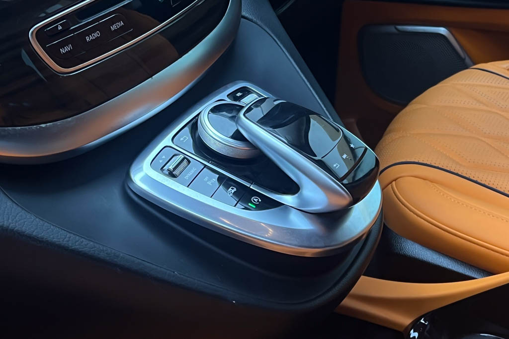 MERCEDES BENZ V220D EXCLUSIVE