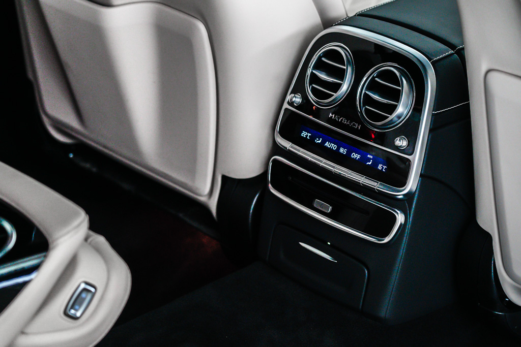 MERCEDES MAYBACH S560