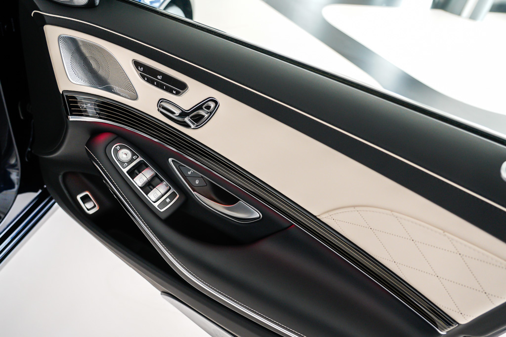 MERCEDES MAYBACH S560