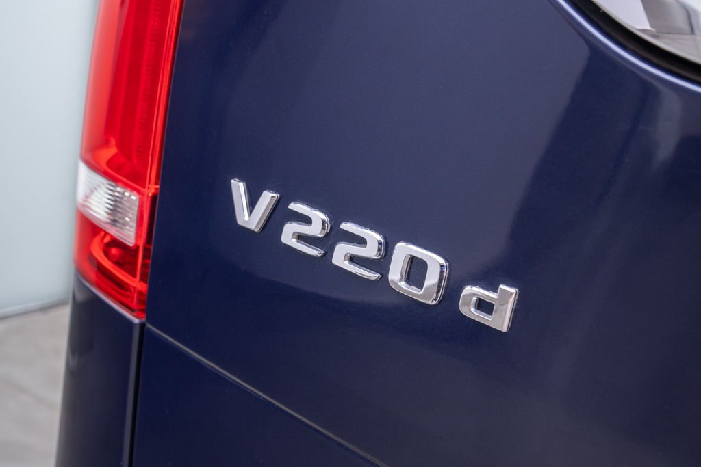 MERCEDES BENZ V220D EXCLUSIVE