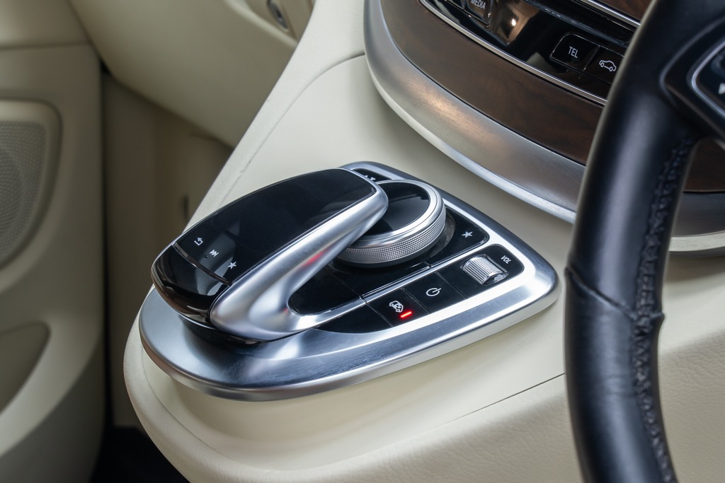 MERCEDES BENZ V220D EXCLUSIVE