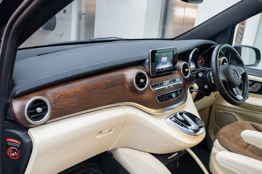 MERCEDES BENZ V220D EXCLUSIVE