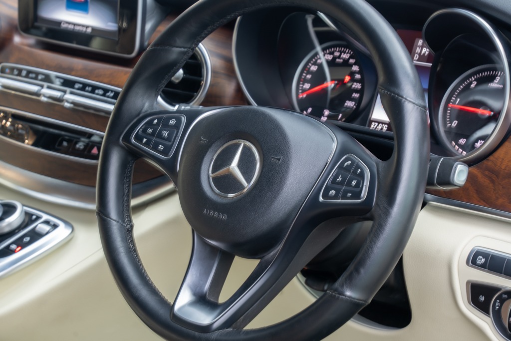 MERCEDES BENZ V220D EXCLUSIVE